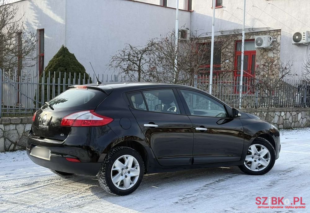 2011' Renault Megane photo #5