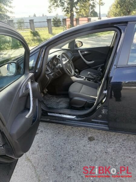 2010' Opel Astra photo #6