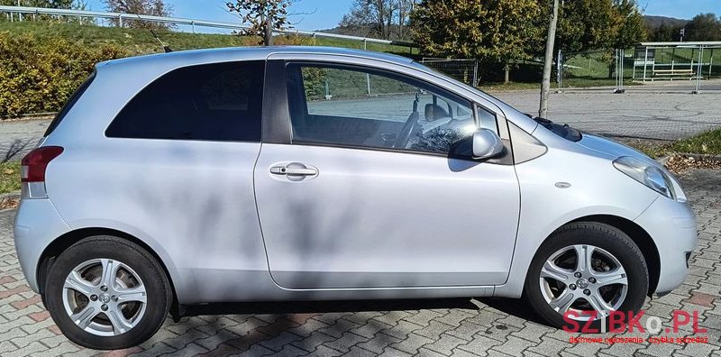 2011' Toyota Yaris 1.33 Luna photo #1