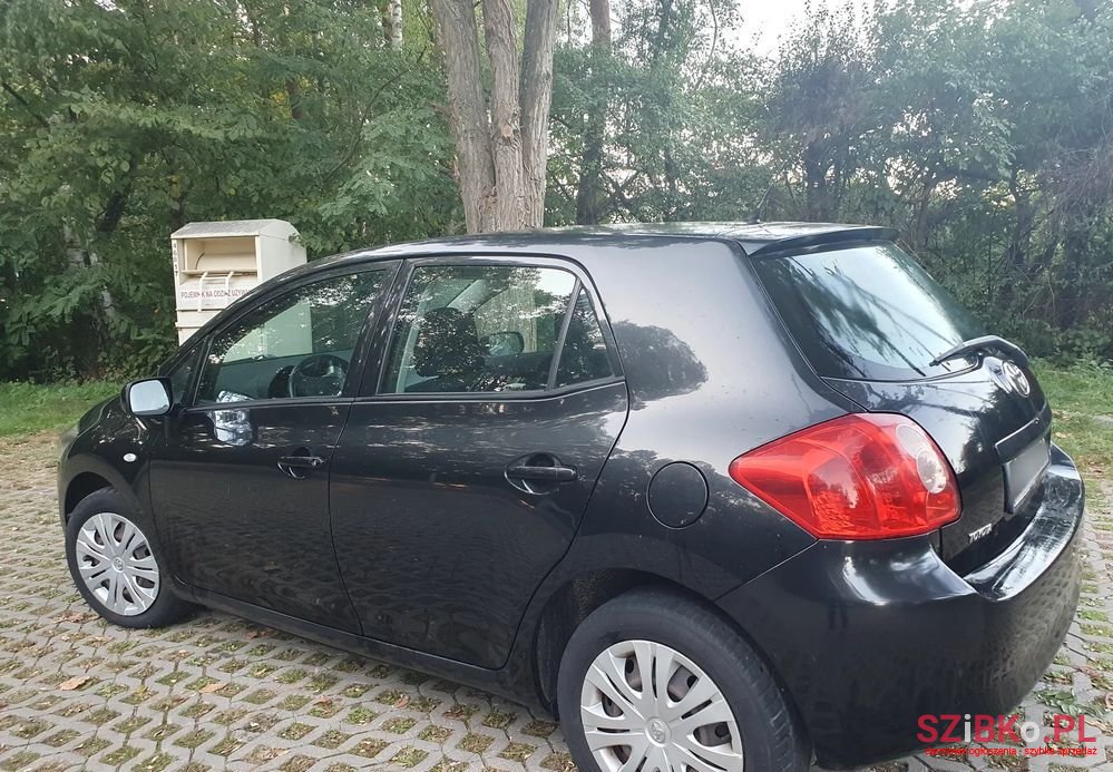 2007' Toyota Auris photo #2