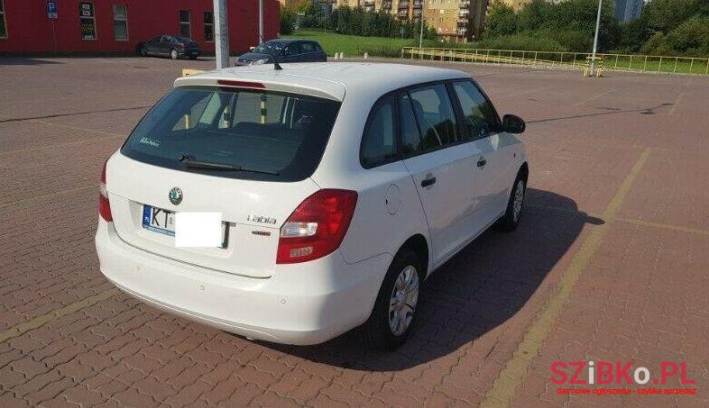 2011' Skoda Fabia photo #2