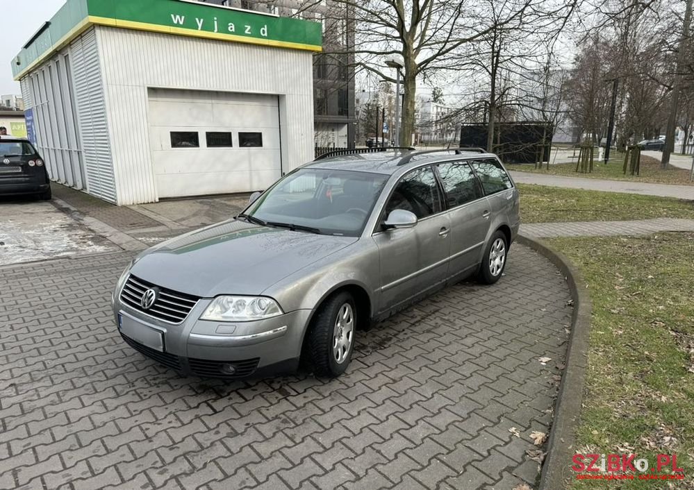 2004' Volkswagen Passat photo #5