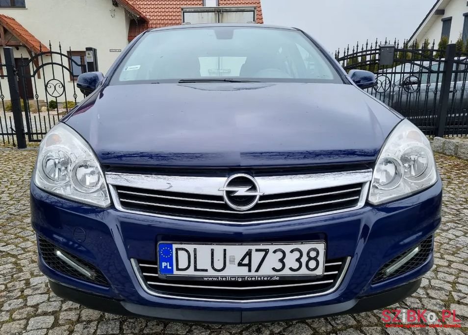 2008' Opel Astra photo #6