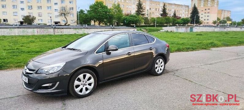 2013' Opel Astra photo #1