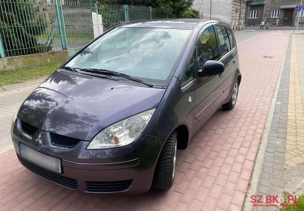 2006' Mitsubishi Colt photo #2