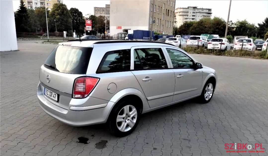 2009' Opel Astra Caravan photo #6