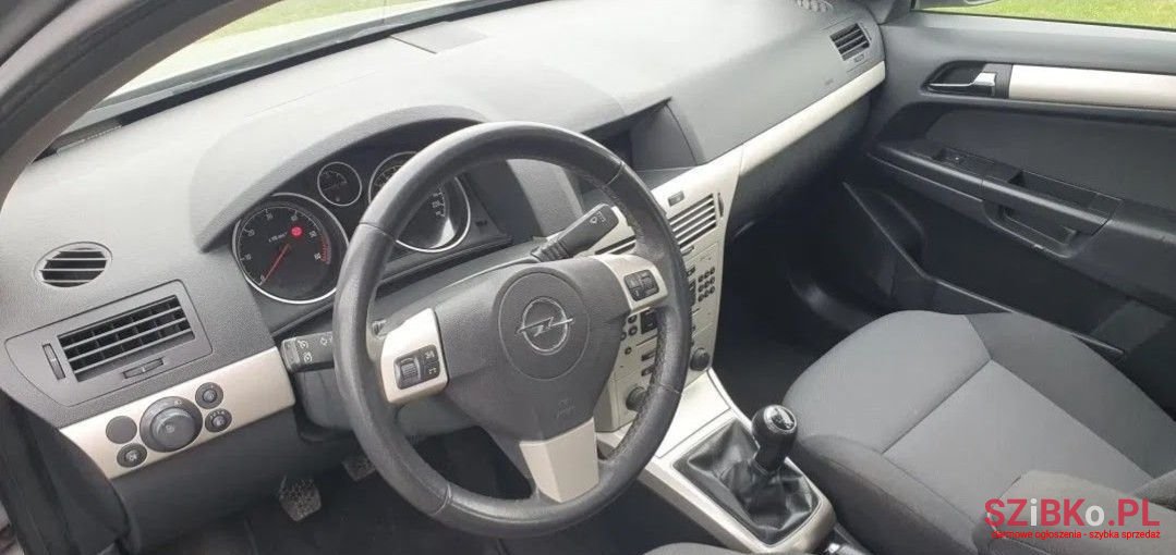 2008' Opel Astra photo #5