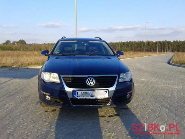 2008' Volkswagen Passat photo #2