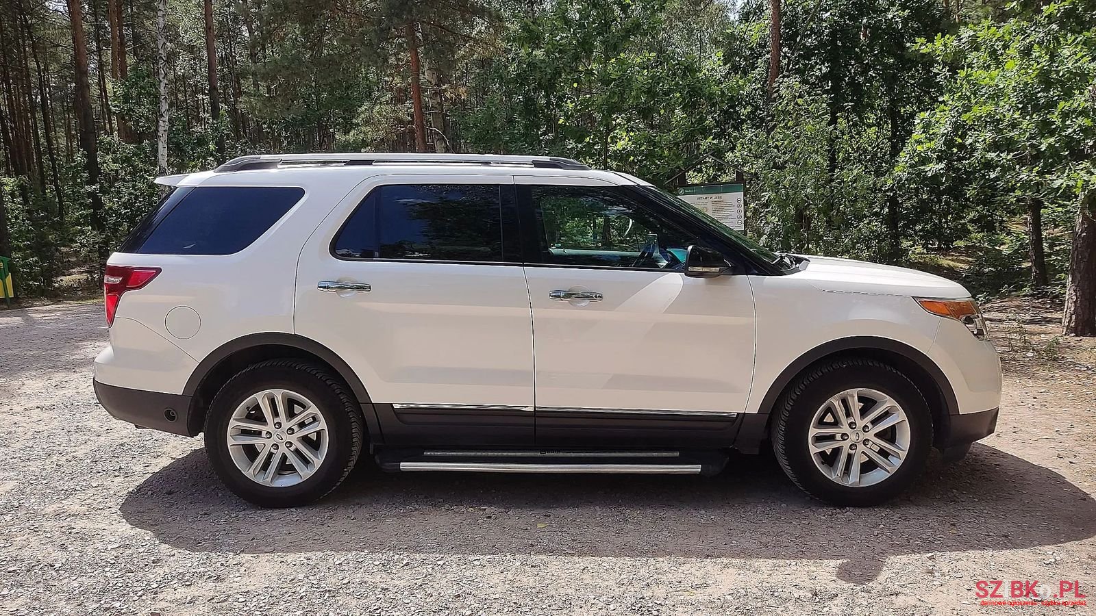 2012' Ford Explorer photo #5