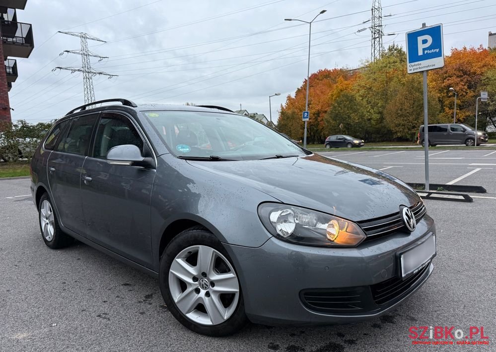 2010' Volkswagen Golf photo #1