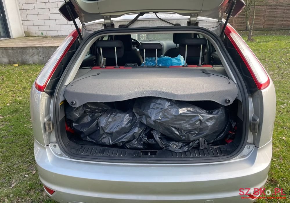 2010' Ford Focus photo #4