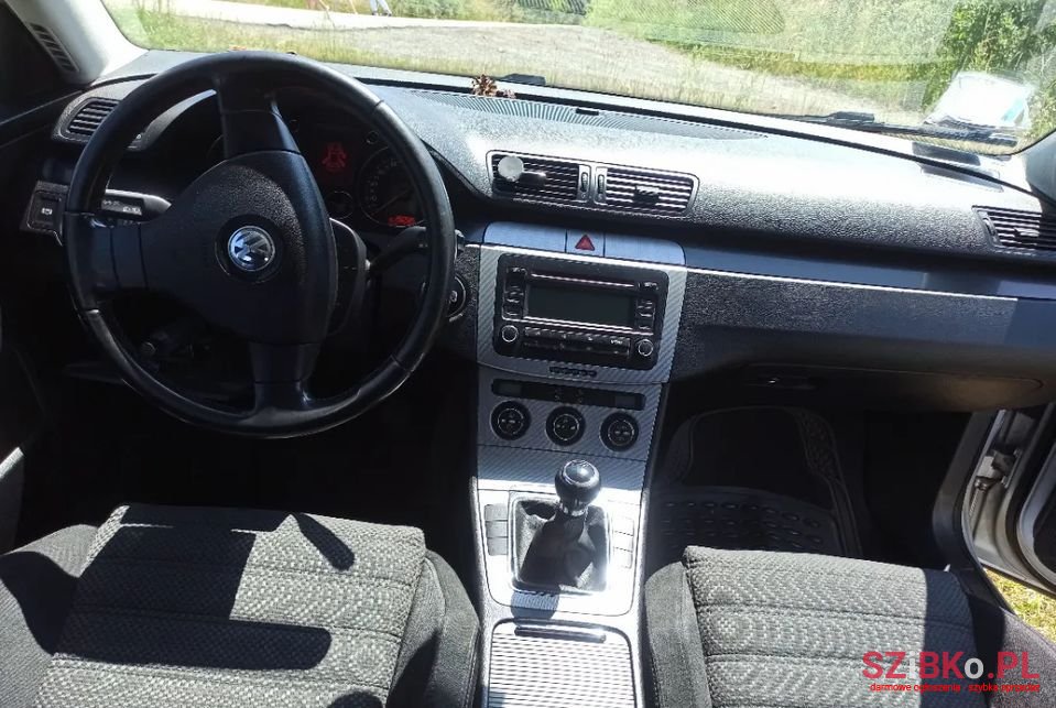 2005' Volkswagen Passat photo #4