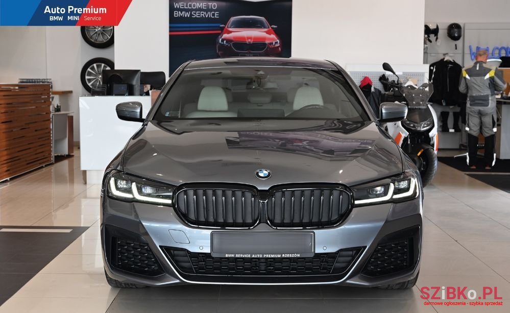 2021' BMW 5 Series 520D Xdrive M photo #2