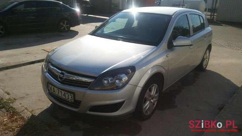 2012' Opel Astra photo #1