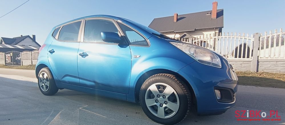 2010' Kia Venga photo #2