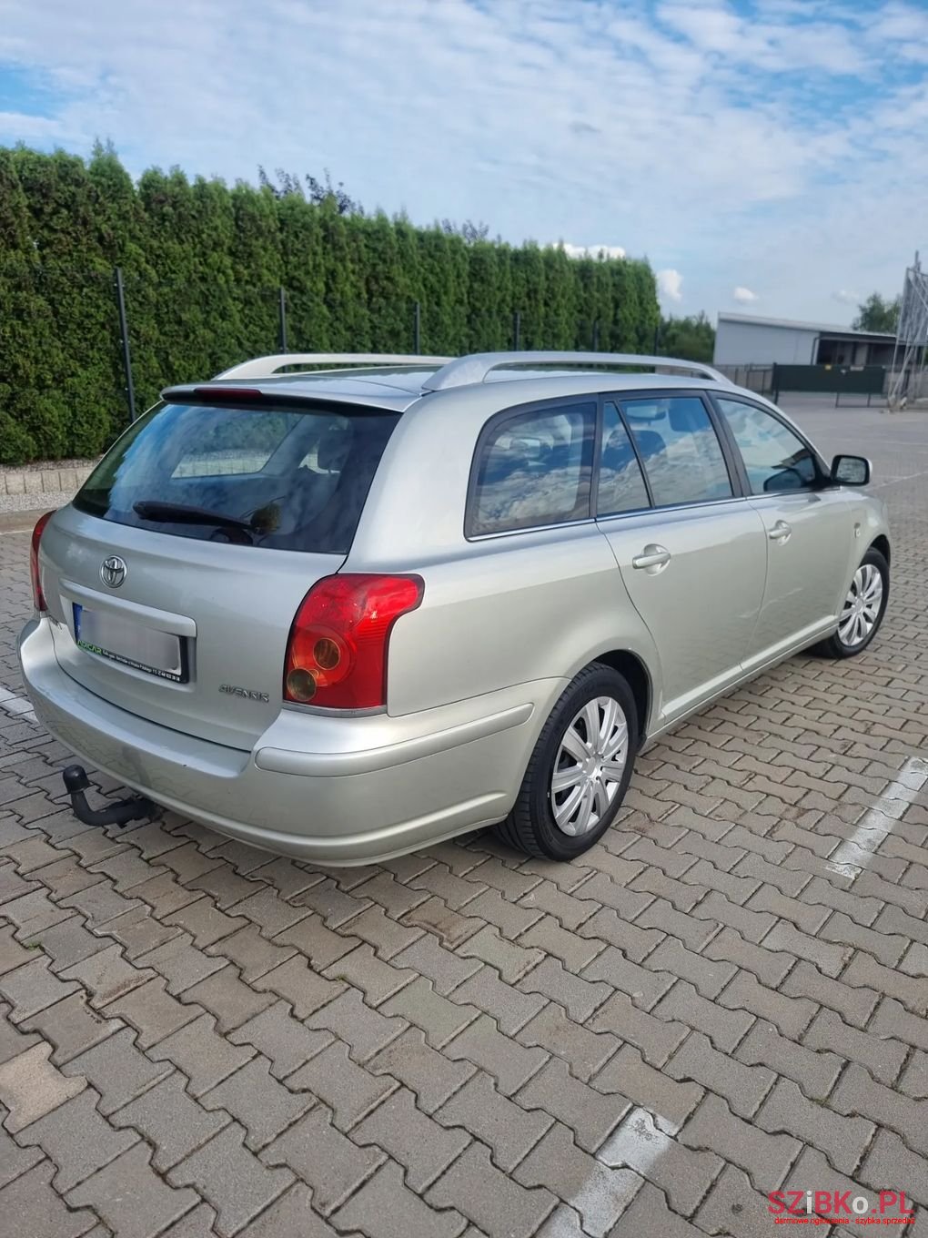 2003' Toyota Avensis photo #5