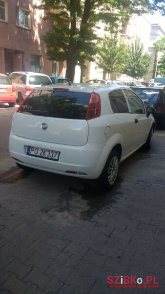 2011' Fiat Punto photo #3