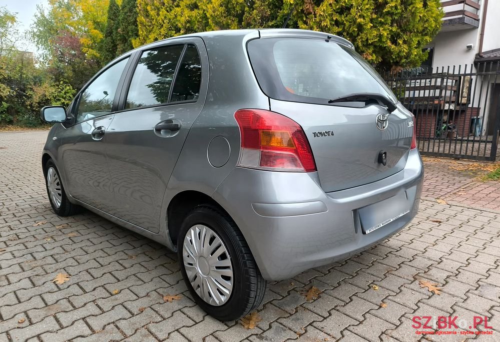2009' Toyota Yaris photo #3