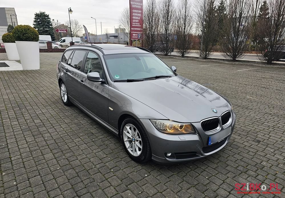 2011' BMW 3 Series photo #3