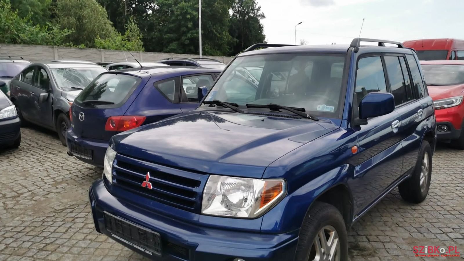 2004' Mitsubishi Pajero Pinin photo #1