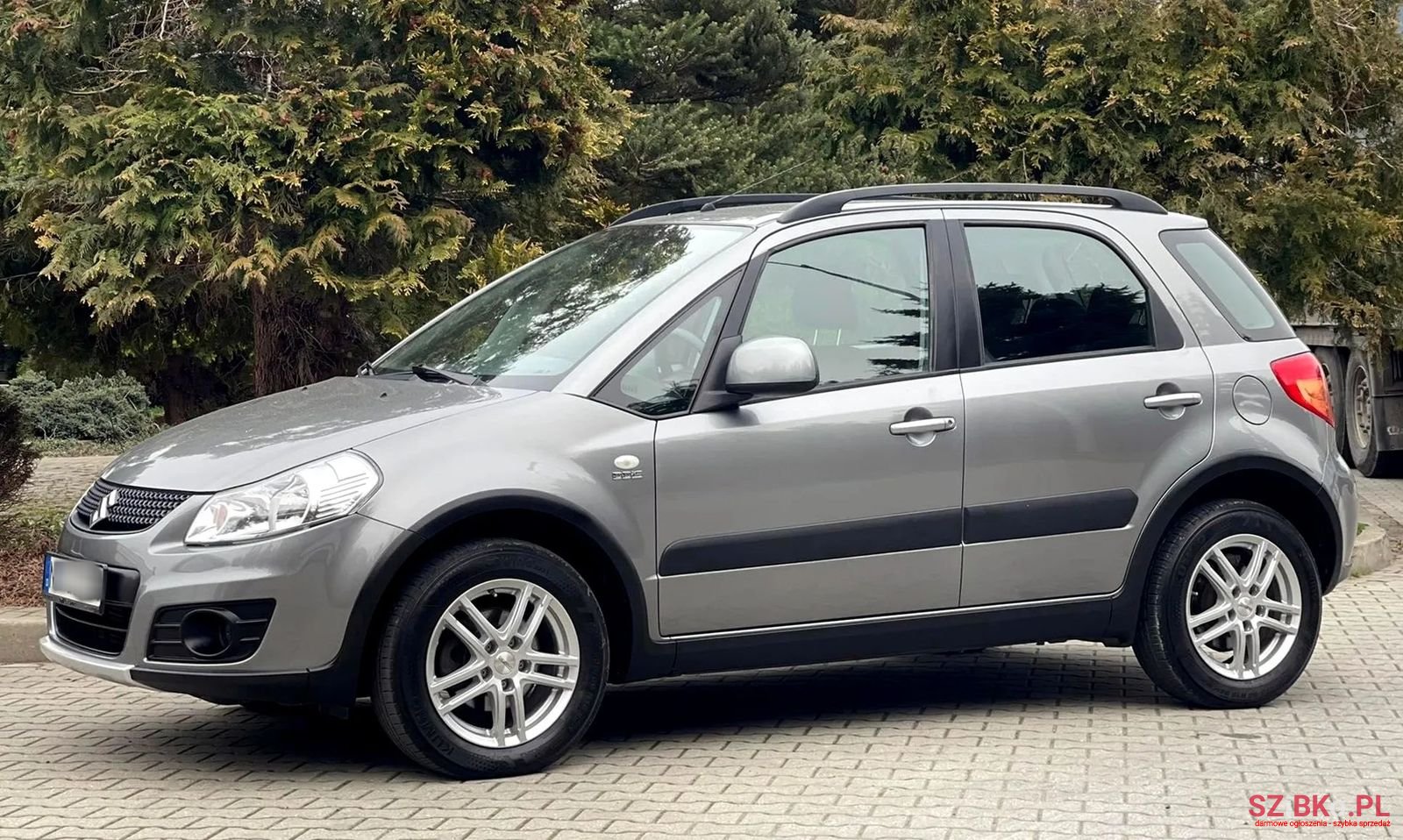 2011' Suzuki SX4 photo #3