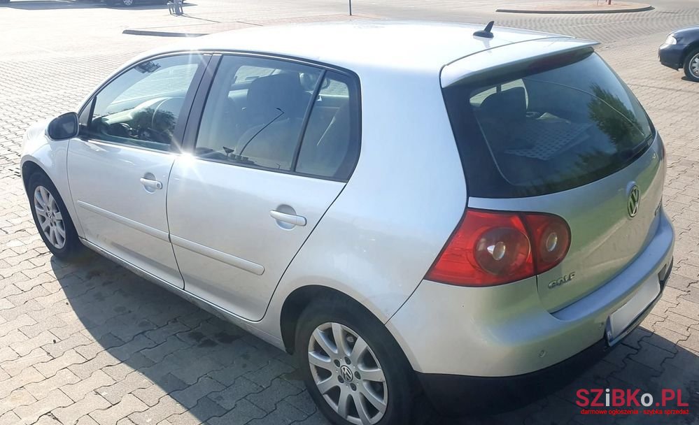 2005' Volkswagen Golf photo #4