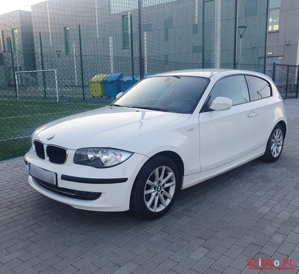 2010' BMW 1 Series photo #6