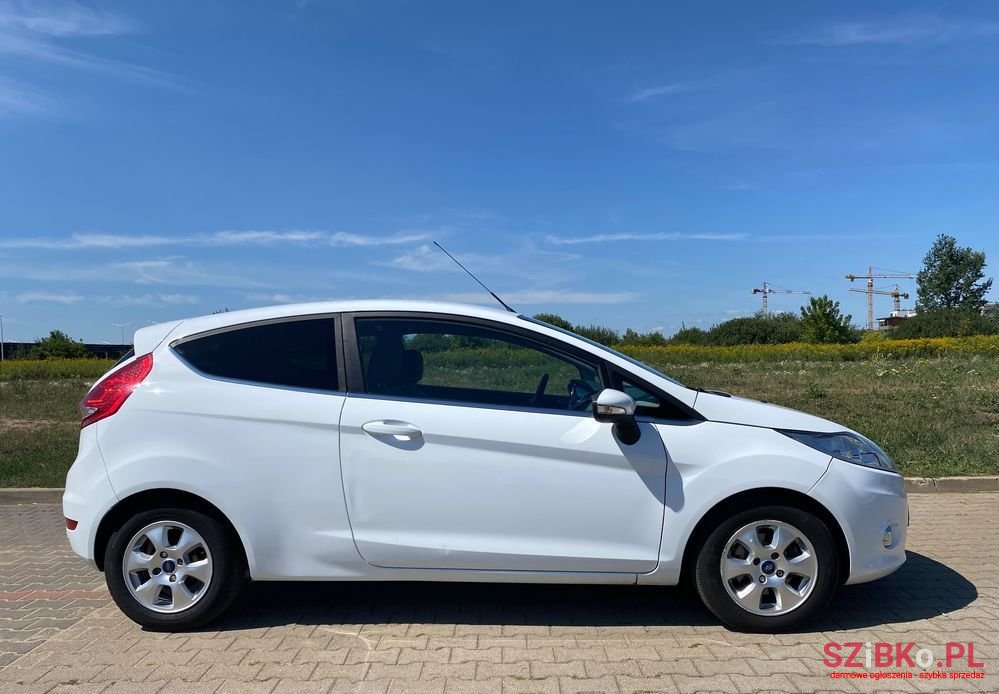 2011' Ford Fiesta 1.6 Tdci Dpf Trend photo #3