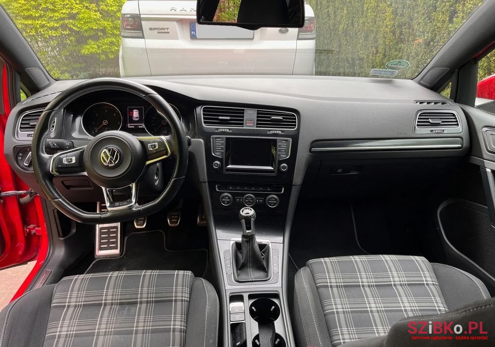 2013' Volkswagen Golf photo #3