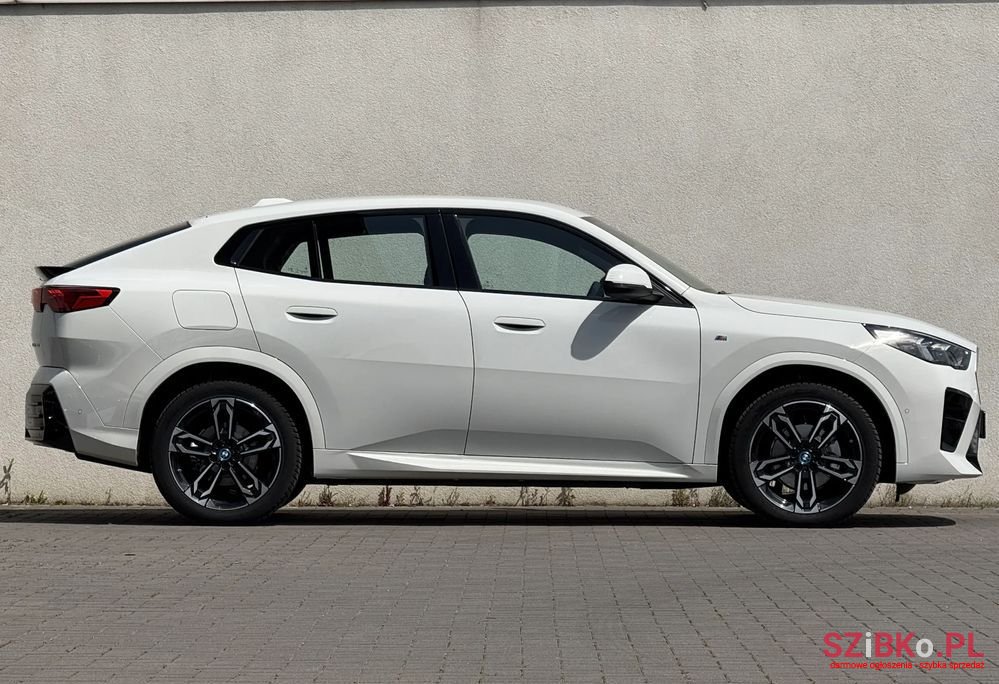 2024' BMW Ix2 Edrive20 photo #3