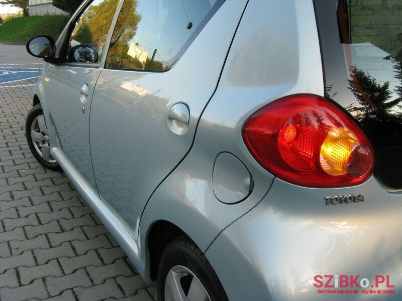 2005' Toyota Yaris photo #5