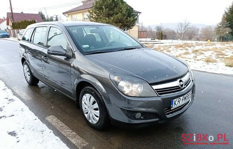 2011' Opel Astra photo #1