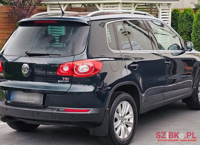 2011' Volkswagen Tiguan photo #3