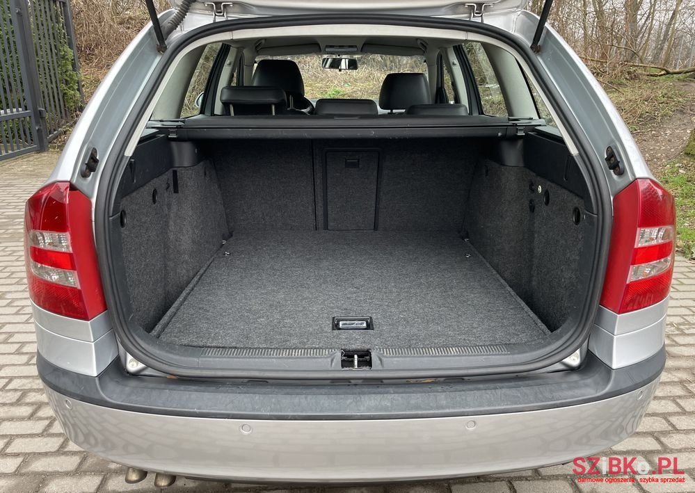 2007' Skoda Octavia photo #2