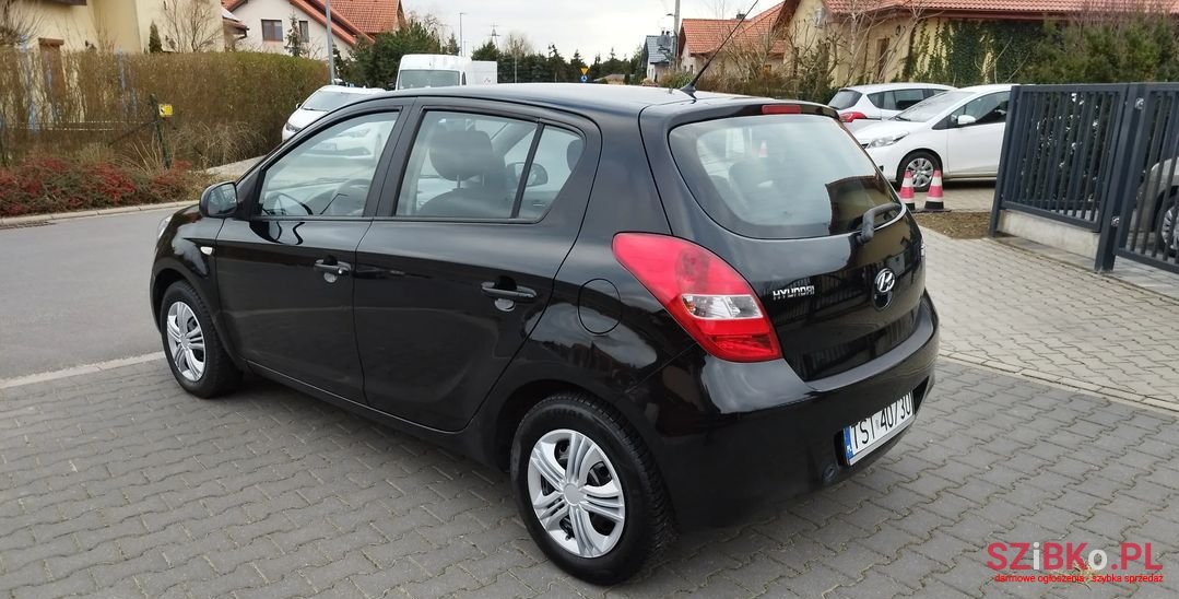 2008' Hyundai i20 photo #5