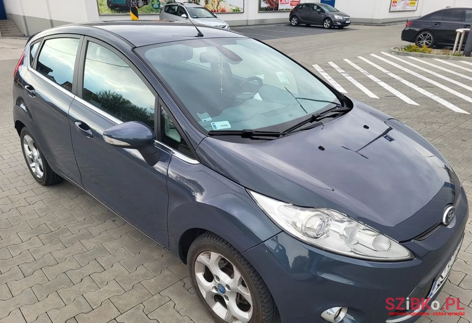 2011' Ford Fiesta photo #2