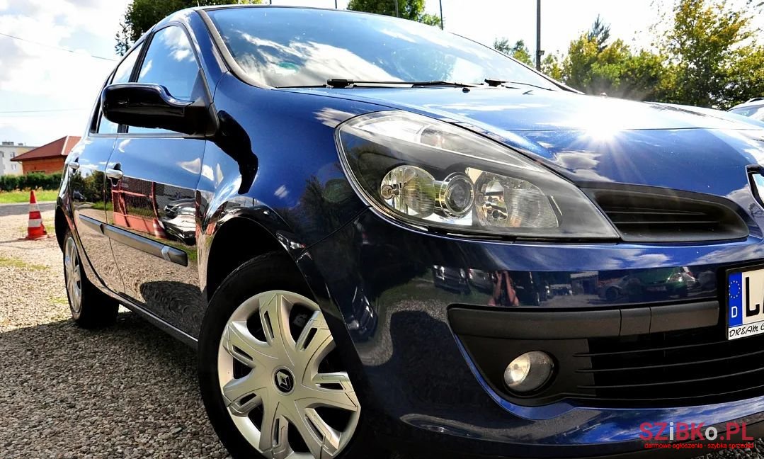 2006' Renault Clio photo #3