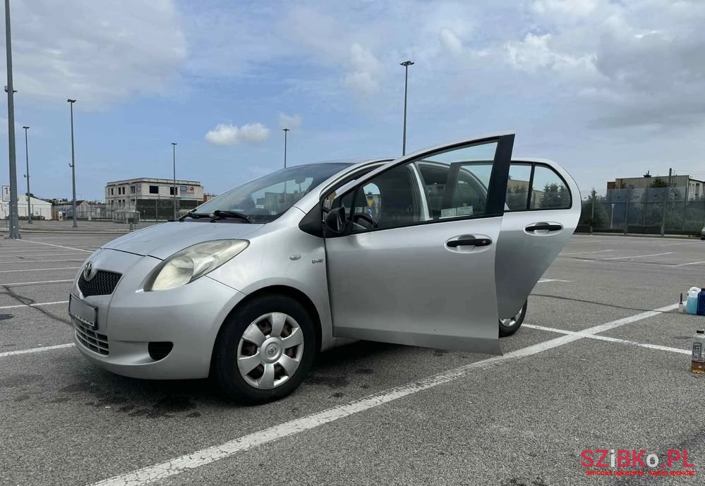 2008' Toyota Yaris photo #4