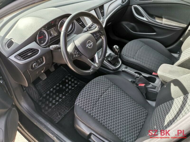 2018' Opel Astra photo #3