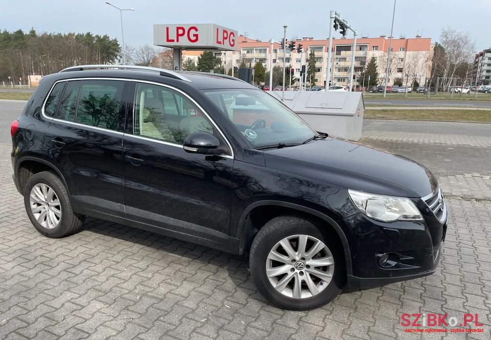 2008' Volkswagen Tiguan photo #2