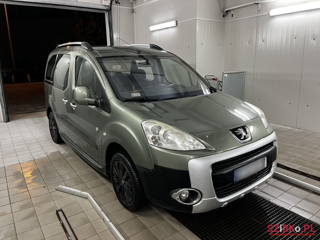 2011' Peugeot Partner photo #1