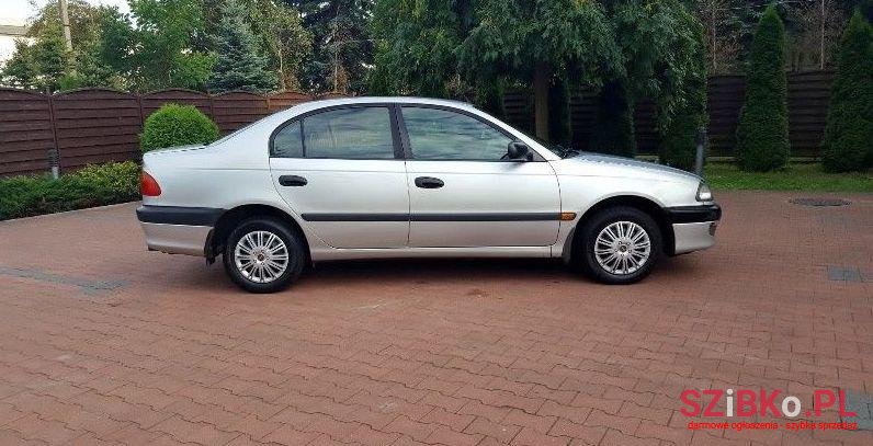 1998' Toyota Avensis photo #1