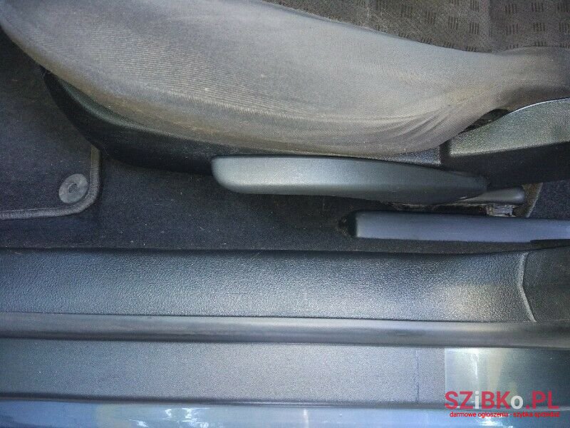 2001' Volkswagen Golf photo #6