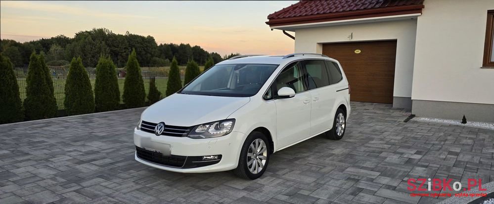 2017' Volkswagen Sharan photo #1