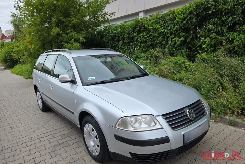 2001' Volkswagen Passat 1.6 Family photo #2
