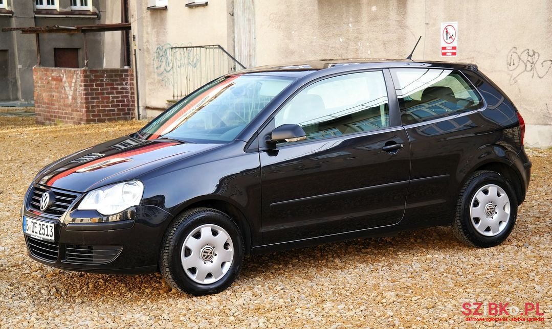 2005' Volkswagen Polo photo #6