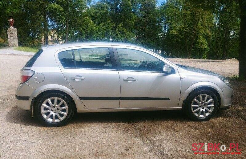 2004' Opel Astra photo #1