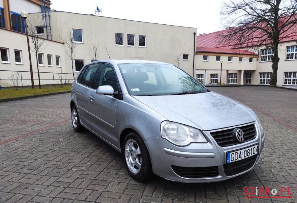 2005' Volkswagen Polo photo #1