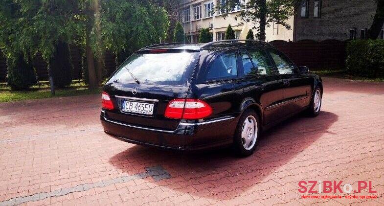 2004' Mercedes-Benz Klasa E photo #1