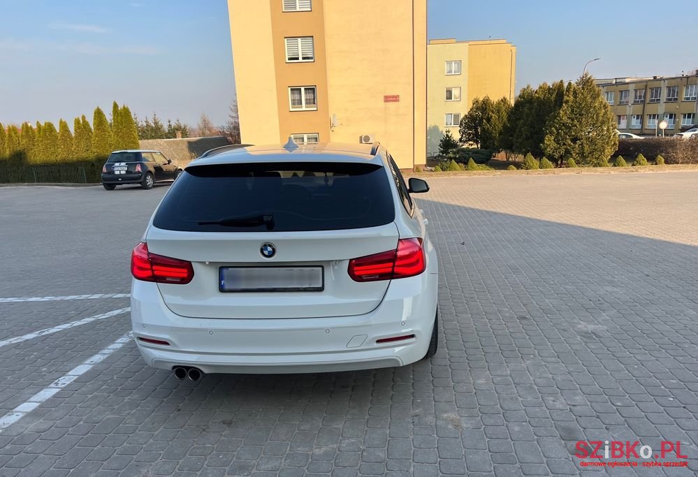 2019' BMW 3 Series 320D photo #5